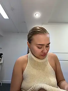 MonicaWestt online show from April 2026 07:09:02 AM