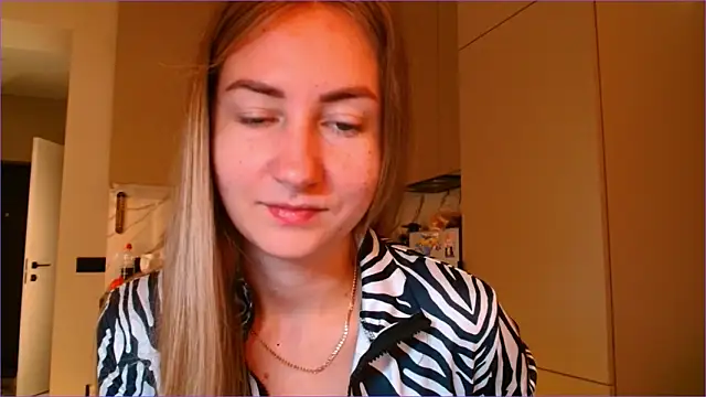 Snapshot of BluueSilk chatting on November 2025 06:18:02 AM BluueSilk online show from November 2025 06:18:02 AM