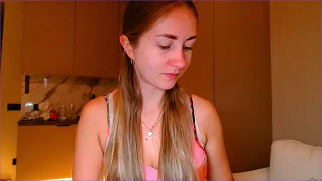 Snapshot of BluueSilk chatting on November 2025 06:13:01 AM BluueSilk online show from November 2025 06:13:01 AM