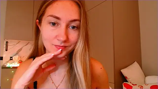 Snapshot of BluueSilk chatting on December 2025 08:25:02 AM BluueSilk online show from December 2025 08:25:02 AM