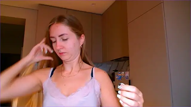 Snapshot of BluueSilk chatting on November 2025 06:40:01 AM BluueSilk online show from November 2025 06:40:01 AM