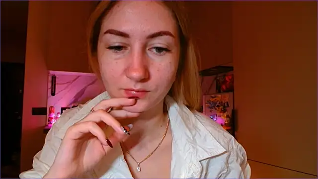 BluueSilk online show from February 2026 06:22:01 AM