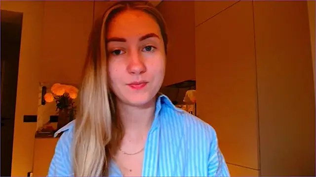 Snapshot of BluueSilk chatting on November 2025 06:06:01 AM BluueSilk online show from November 2025 06:06:01 AM