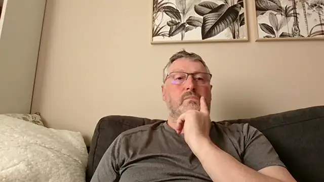 doudou310 online show from April 2026 07:45:01 AM