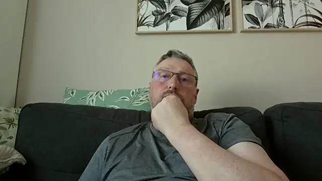 doudou310 online show from March 2026 04:18:02 PM