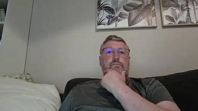 doudou310 online show from April 2026 03:47:01 AM