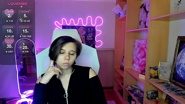 Snapshot of Scarlet_Sirenn chatting on February 2026 08:32:02 AM Scarlet Sirenn online show from February 2026 08:32:02 AM