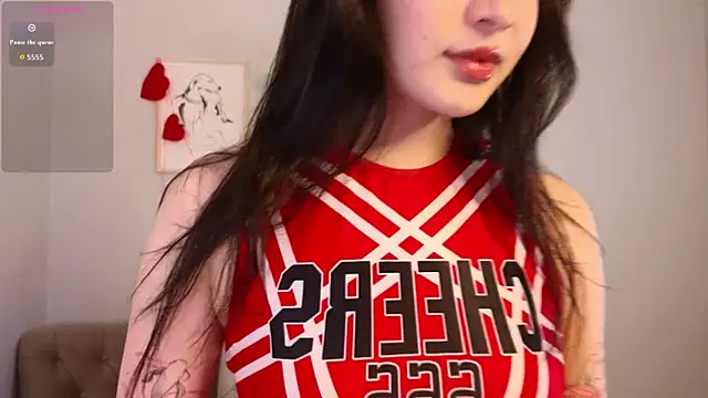 Snapshot of Noiry_Vuvez chatting on June 2026 01:28:02 AM Noiry Vuvez online show from June 2026 01:28:02 AM