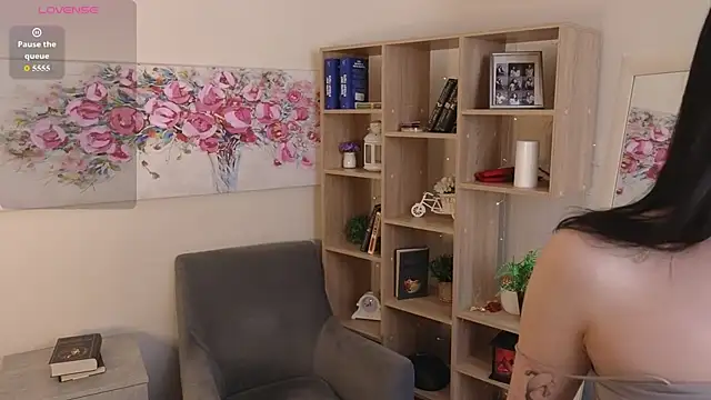 Noiry Vuvez online show from March 2026 06:25:01 PM