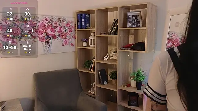 Noiry Vuvez online show from March 2026 06:24:01 PM