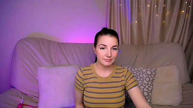 Snapshot of AliceChanel chatting on May 2026 04:11:02 AM AliceChanel online show from May 2026 04:11:02 AM