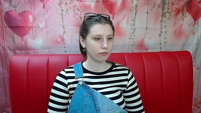Snapshot of LilianaShine chatting on April 2026 05:14:02 AM LilianaShine online show from April 2026 05:14:02 AM