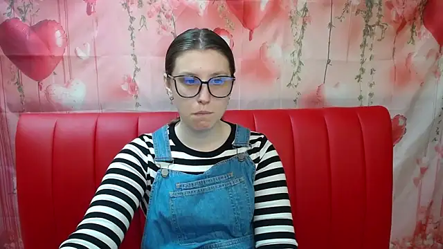 Snapshot of LilianaShine chatting on May 2026 05:15:01 AM LilianaShine online show from May 2026 05:15:01 AM
