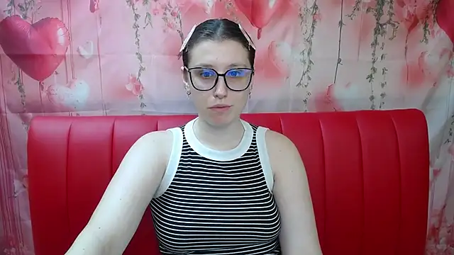 Snapshot of LilianaShine chatting on May 2026 05:16:02 AM LilianaShine online show from May 2026 05:16:02 AM