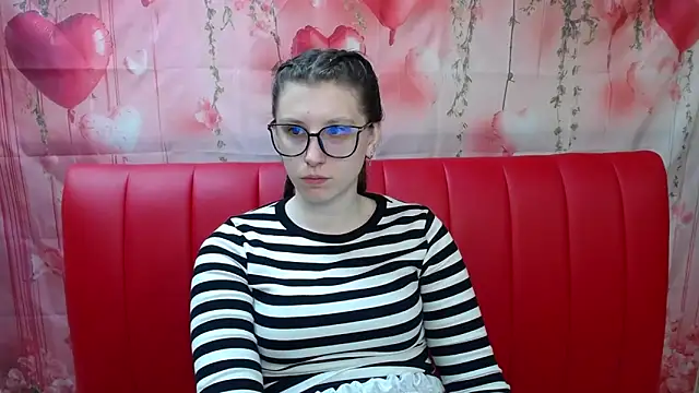 Snapshot of LilianaShine chatting on April 2026 05:12:02 AM LilianaShine online show from April 2026 05:12:02 AM