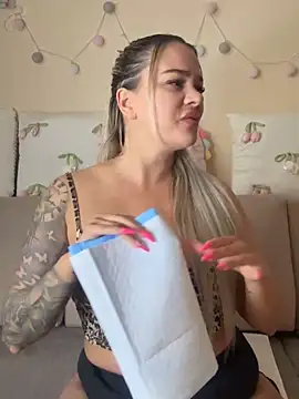 sexybatwomen33 online show from April 2026 06:53:01 AM