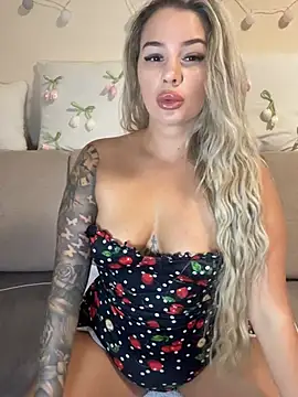 Snapshot of sexybatwomen33 chatting on May 2026 06:32:01 AM sexybatwomen33 online show from May 2026 06:32:01 AM