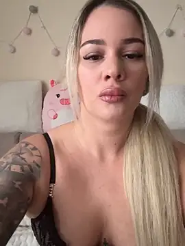 Snapshot of sexybatwomen33 chatting on February 2026 12:59:01 PM sexybatwomen33 online show from February 2026 12:59:01 PM