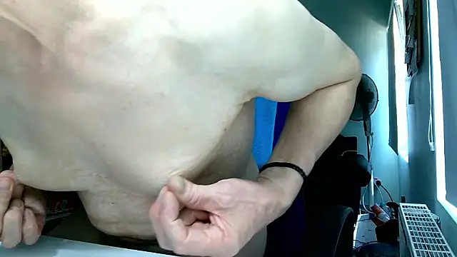 Snapshot of Slave_Nicky chatting on May 2026 11:05:01 AM Slave Nicky online show from May 2026 11:05:01 AM