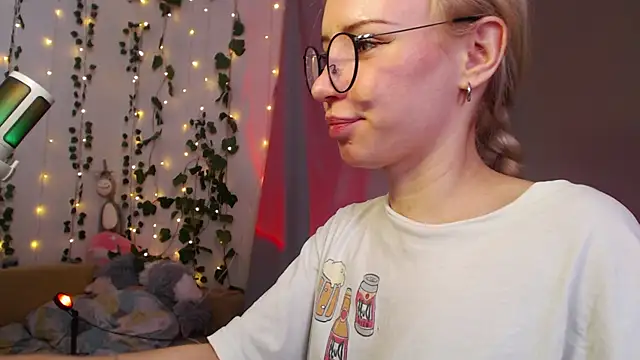 Mia  Jensen online show from March 2026 11:01:02 AM