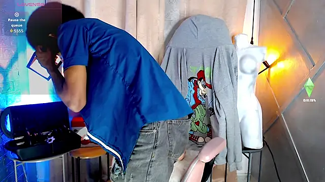 Walkers05 online show from March 2026 01:40:02 AM