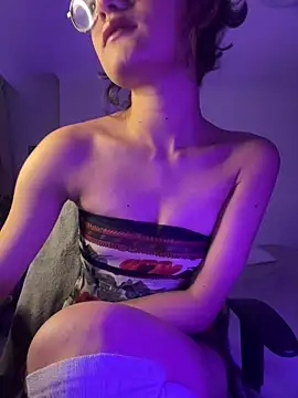 Snapshot of Miamhua-Cat- chatting on February 2026 06:31:01 AM Miamhua-Cat- online show from February 2026 06:31:01 AM