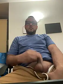 Snapshot of latinocalientehot chatting on June 2026 07:52:01 PM latinocalientehot online show from June 2026 07:52:01 PM