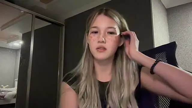 lilXdomiii online show from February 2026 05:08:01 PM