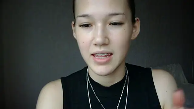 Snapshot of lilXdomiii chatting on May 2026 12:22:02 PM lilXdomiii online show from May 2026 12:22:02 PM