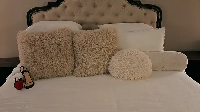 Snapshot of Hot_Wife_Amber chatting on February 2026 12:30:02 AM Hot Wife Amber online show from February 2026 12:30:02 AM