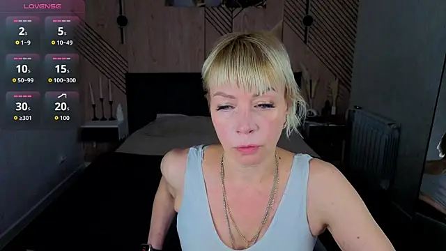 Snapshot of Ann_Annise chatting on July 2026 08:32:02 AM Ann Annise online show from July 2026 08:32:02 AM
