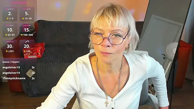 Snapshot of Ann_Annise chatting on June 2026 01:28:02 AM Ann Annise online show from June 2026 01:28:02 AM