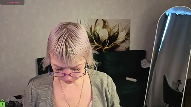 Snapshot of Ann_Annise chatting on February 2026 09:09:01 AM Ann Annise online show from February 2026 09:09:01 AM