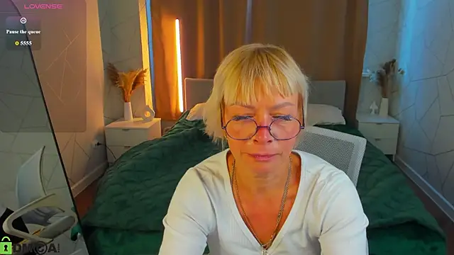 Snapshot of Ann_Annise chatting on July 2026 12:54:01 AM Ann Annise online show from July 2026 12:54:01 AM