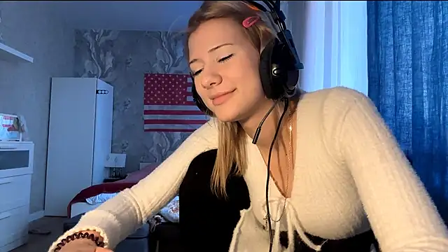 LadyFoxLove online show from February 2026 11:10:01 AM