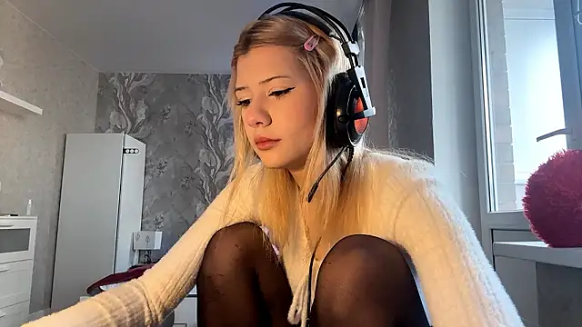 LadyFoxLove online show from February 2026 11:10:02 AM