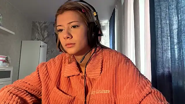 LadyFoxLove online show from February 2026 10:37:02 AM