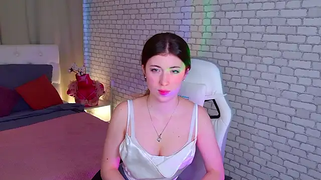 Snapshot of LunarDreamm chatting on February 2026 12:43:02 PM LunarDreamm online show from February 2026 12:43:02 PM