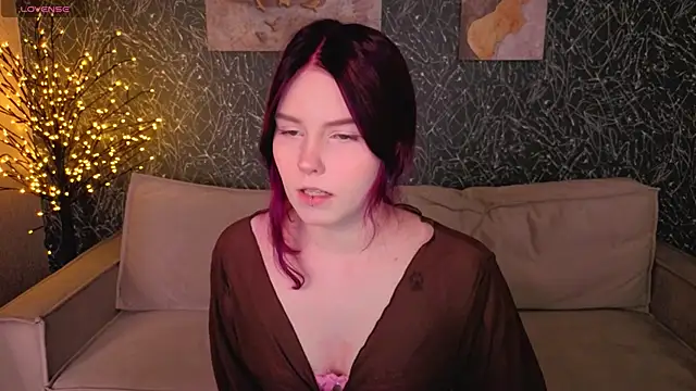 Julia Anis online show from April 2026 01:07:01 AM