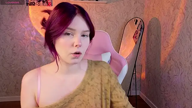 Julia Anis online show from April 2026 01:01:01 AM