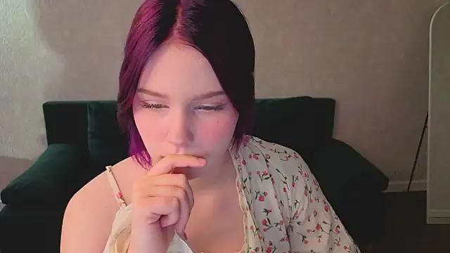 Julia Anis online show from April 2026 01:01:01 AM