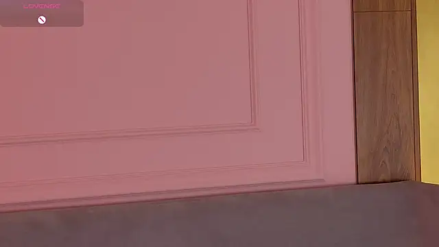 VivanWestwood online show from April 2026 05:17:02 PM