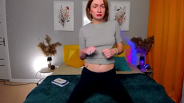 Snapshot of PollyRoseX chatting on February 2026 07:25:02 PM PollyRoseX online show from February 2026 07:25:02 PM