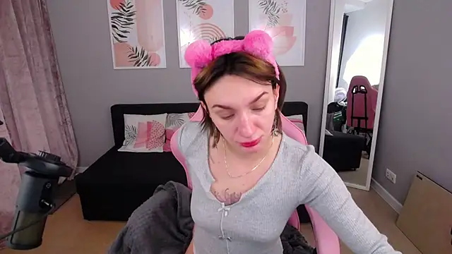 Snapshot of PollyRoseX chatting on February 2026 07:19:01 AM PollyRoseX online show from February 2026 07:19:01 AM