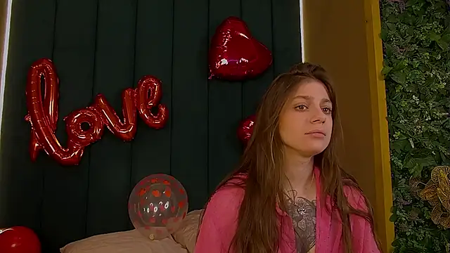 Snapshot of EileenElfie chatting on February 2026 03:28:01 AM EileenElfie online show from February 2026 03:28:01 AM