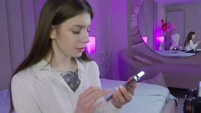 Snapshot of EileenElfie chatting on February 2026 03:52:02 AM EileenElfie online show from February 2026 03:52:02 AM