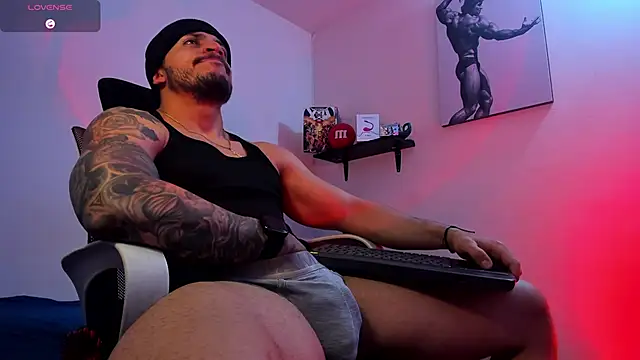 LiamReigns  online show from March 2026 11:32:02 AM