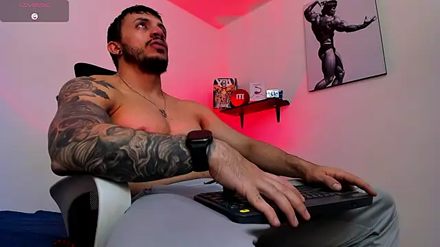 Snapshot of LiamReigns_ chatting on May 2026 10:07:02 PM LiamReigns online show from May 2026 10:07:02 PM