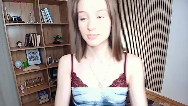 Snapshot of LianneBynon chatting on July 2026 08:44:02 AM LianneBynon online show from July 2026 08:44:02 AM