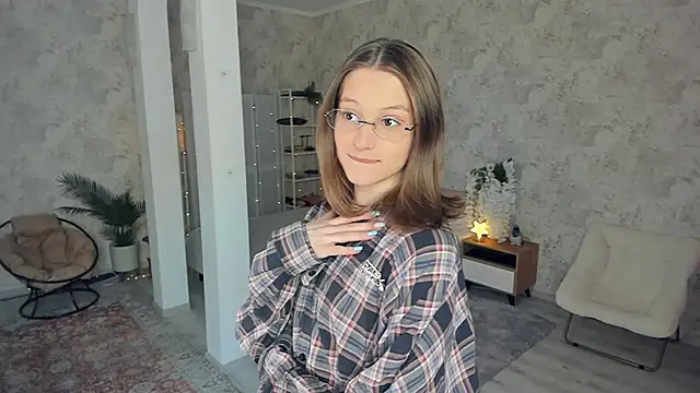 LianneBynon online show from March 2026 09:23:01 AM